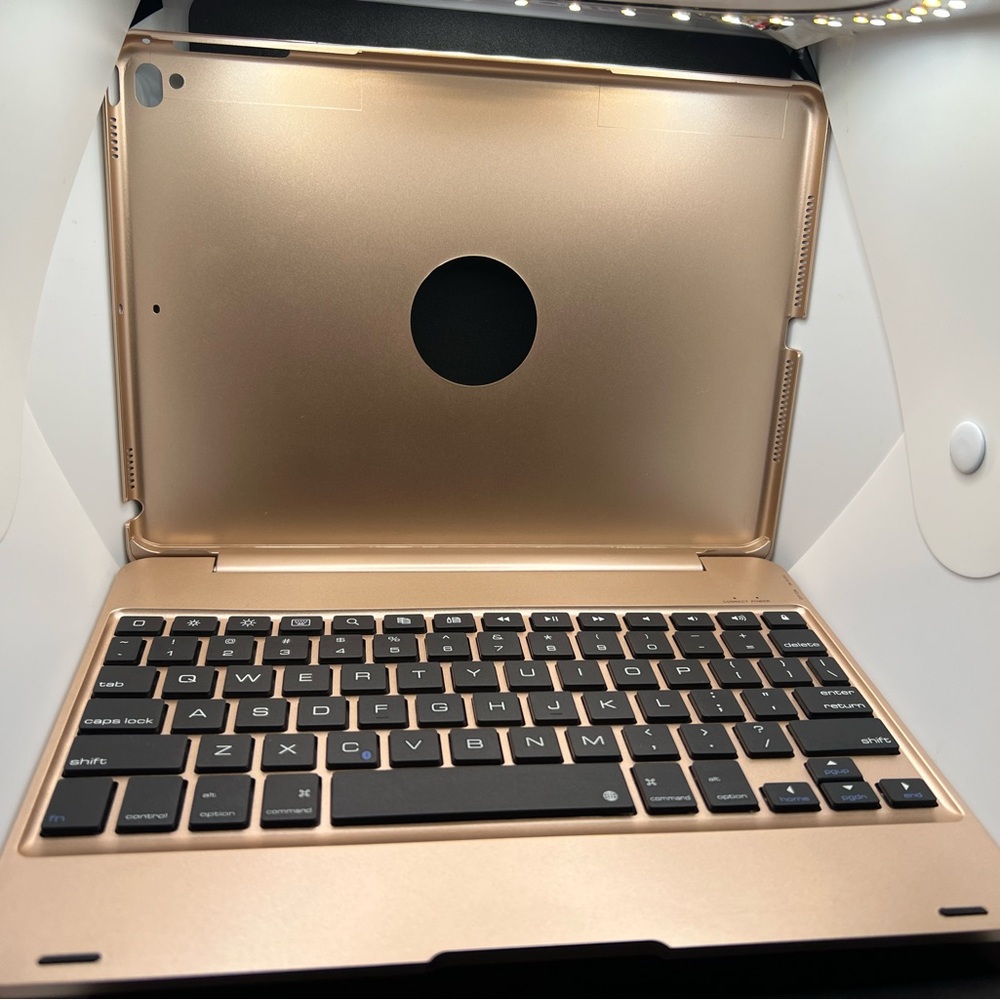 Tablet Case with charging keyboard
